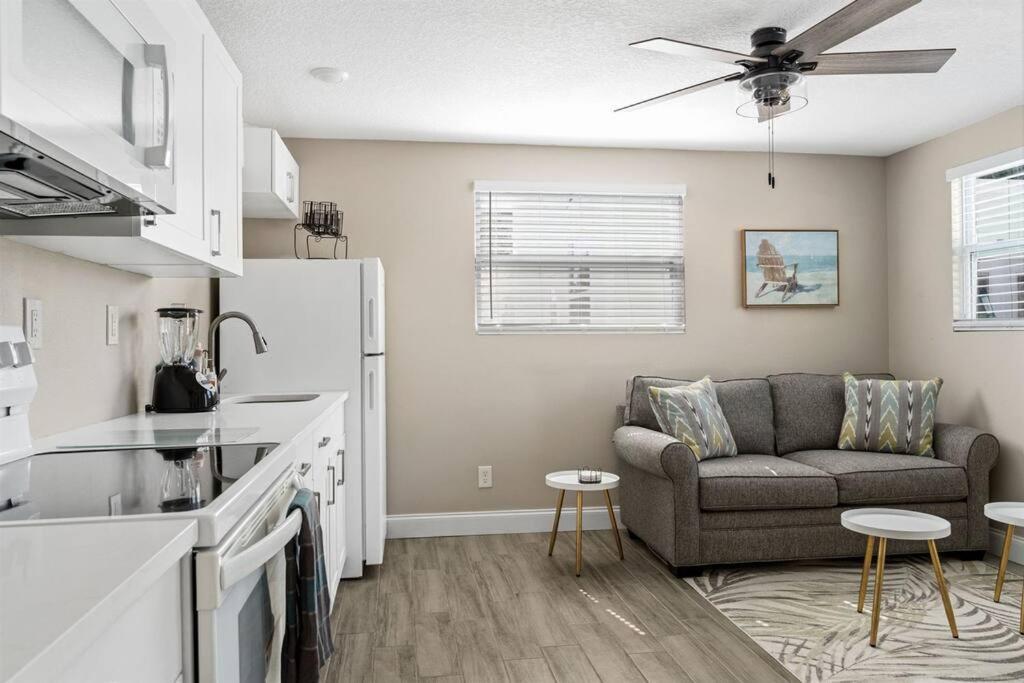 7 Bedroom 5 Bath Home With Cottage On Clearwater Beach! Exterior foto